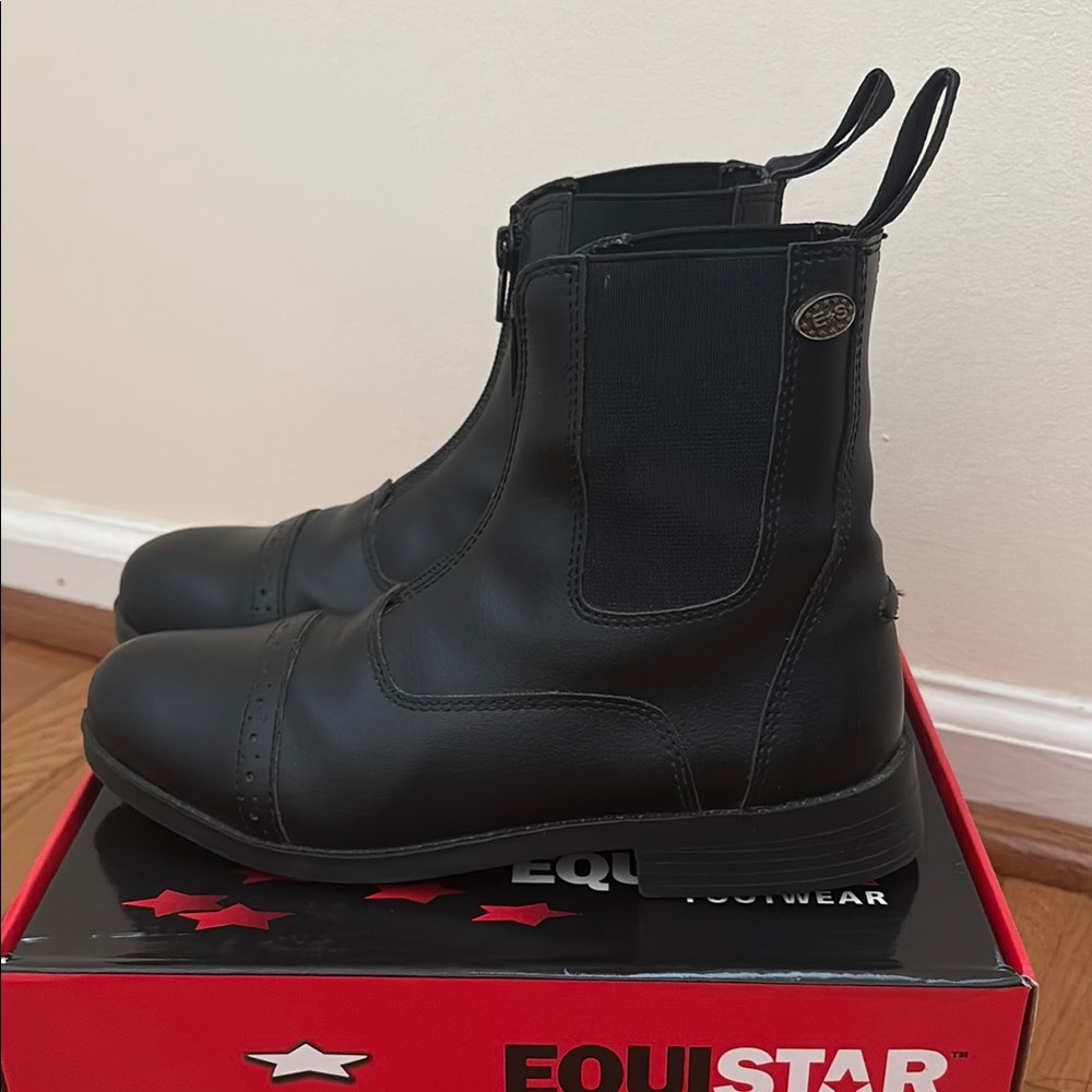 Kids paddock boots size 5